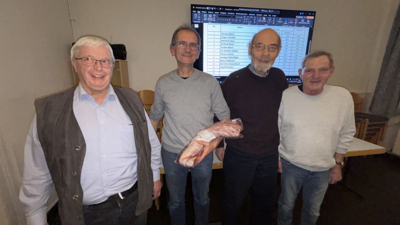 Von links nach rechts: Ortsbrandmeister Achim Flohr, Thomas Blank, Manfred Claus und Jürgen Schmidt