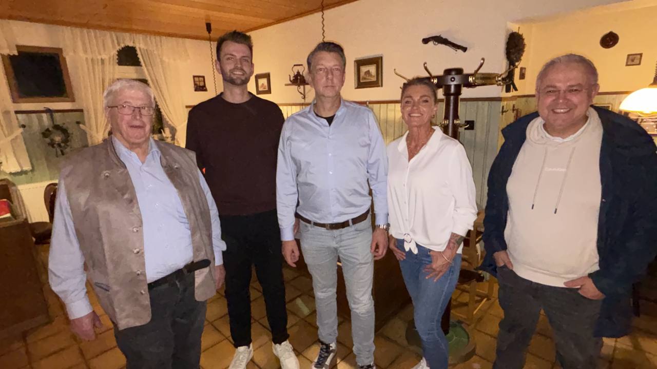 Von links nach rechts: Ortsbrandmeister Achim Flohr, Kevin Blank, Olaf Blank, Carmen Bode, Thomas Latka